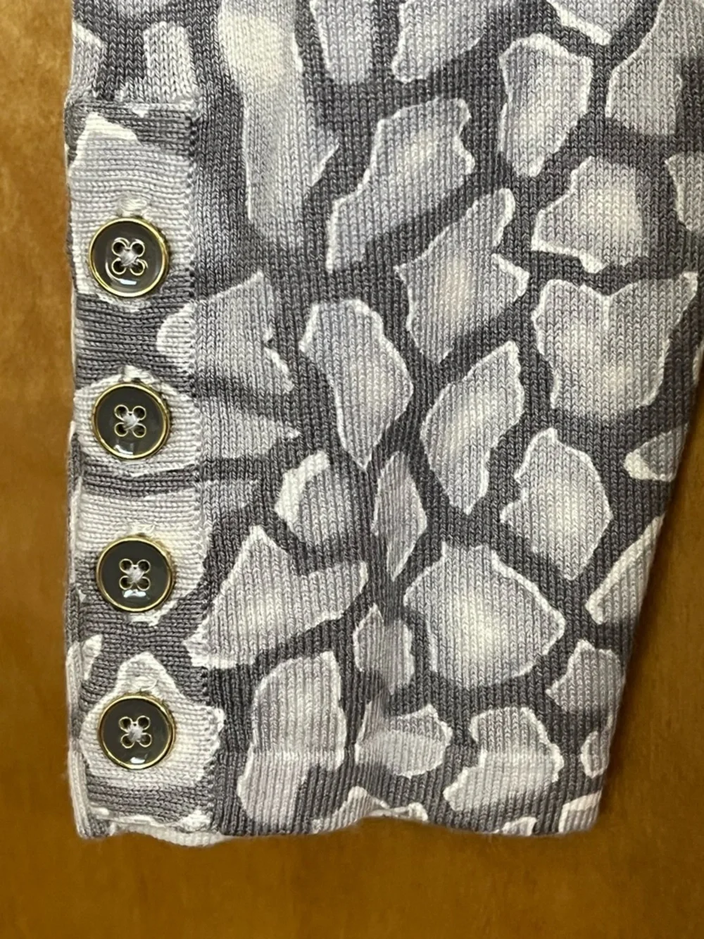 J. McLaughlin Gray and White Lenny Sweater M